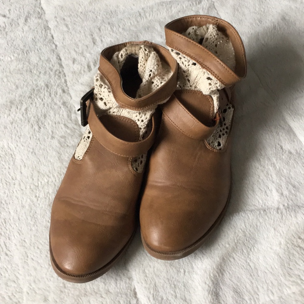 Tan nice boots with lace design